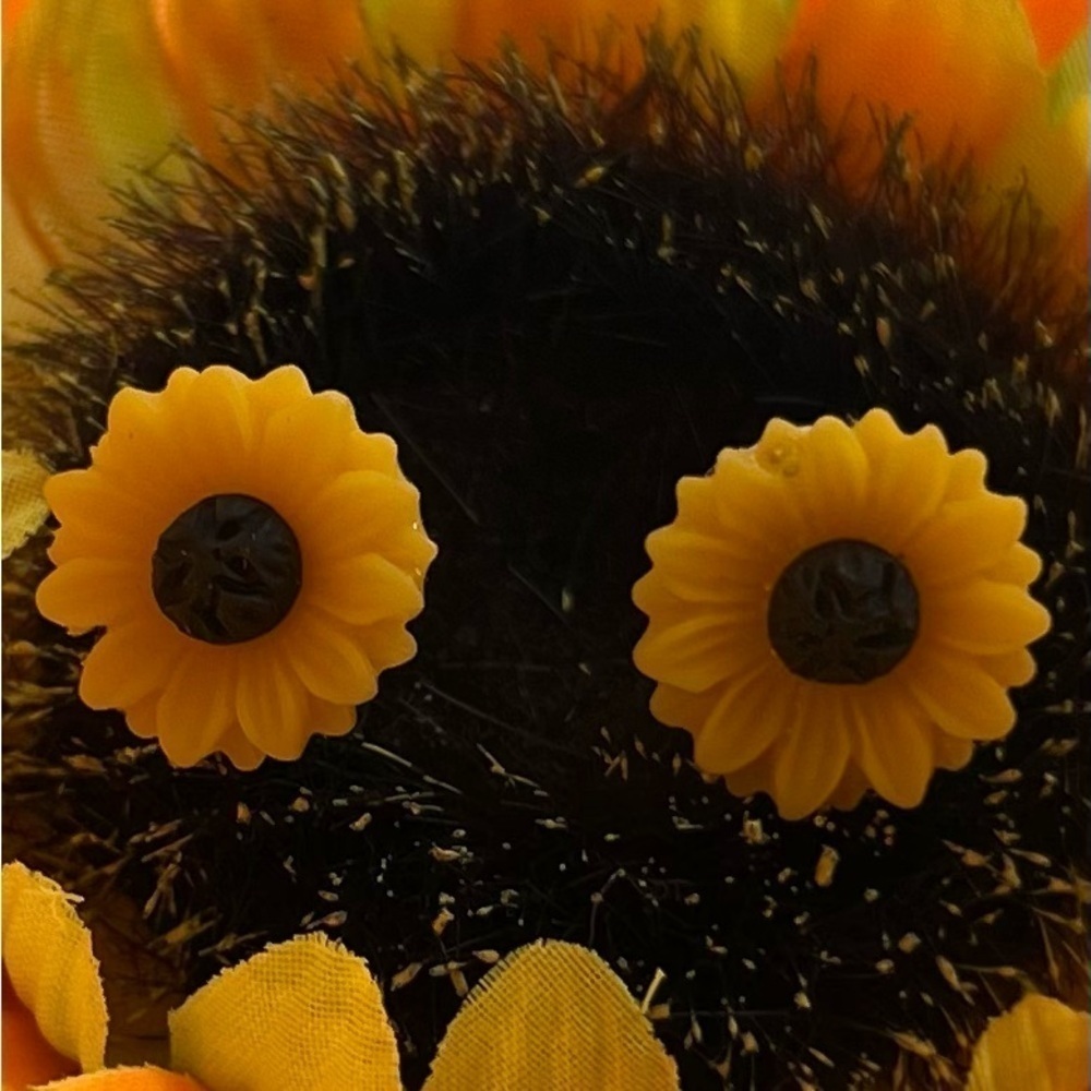 Sunflower Stud Earrings - NWT - Picture 5 of 7